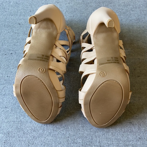 High Heels, size 6, neutral color, 4.5 inch high - Picture 8 of 8